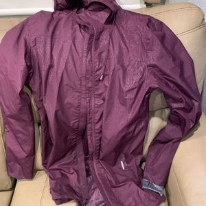 COPY - Mondetta rain jacket plum medium